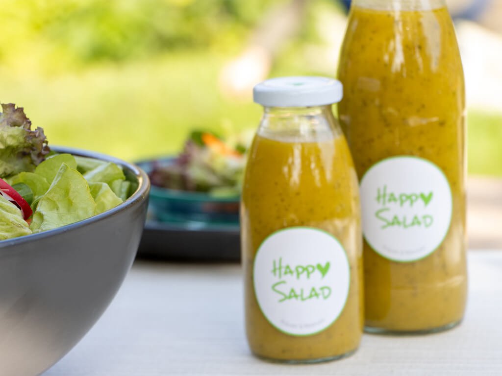 Es ist angerichtet: Happy Salad Salatsoßen in zwei Größen mit Salatschüssel