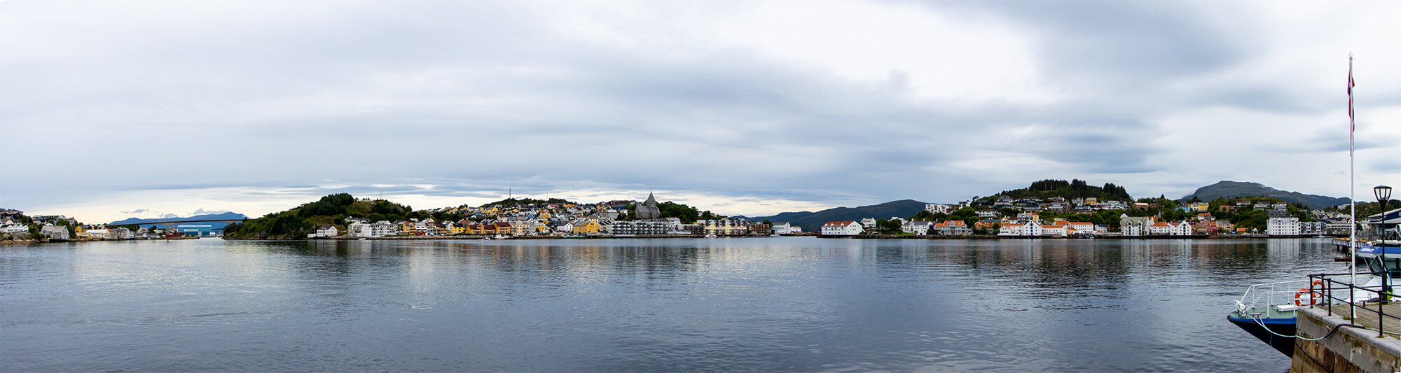 Workation in Norwegen, Kristiansund Stadt mit Blick auf die Inseln