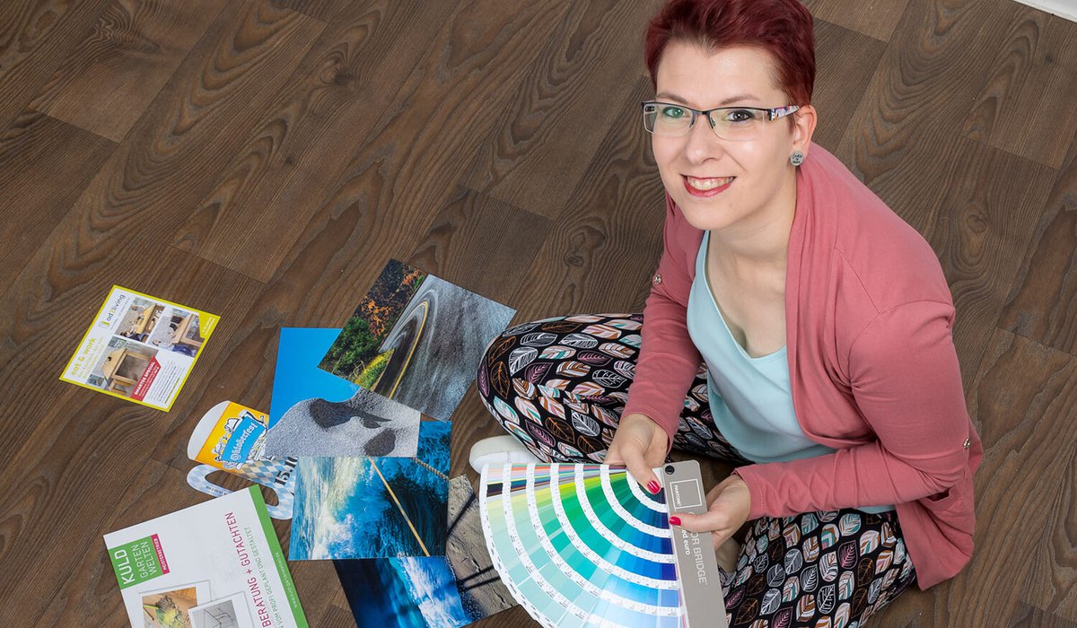 Miriam Hohmann ist Expertin für Farben und beleuchtet, ob Farben wichtiger für den Markenauftritt sind, als das Logo