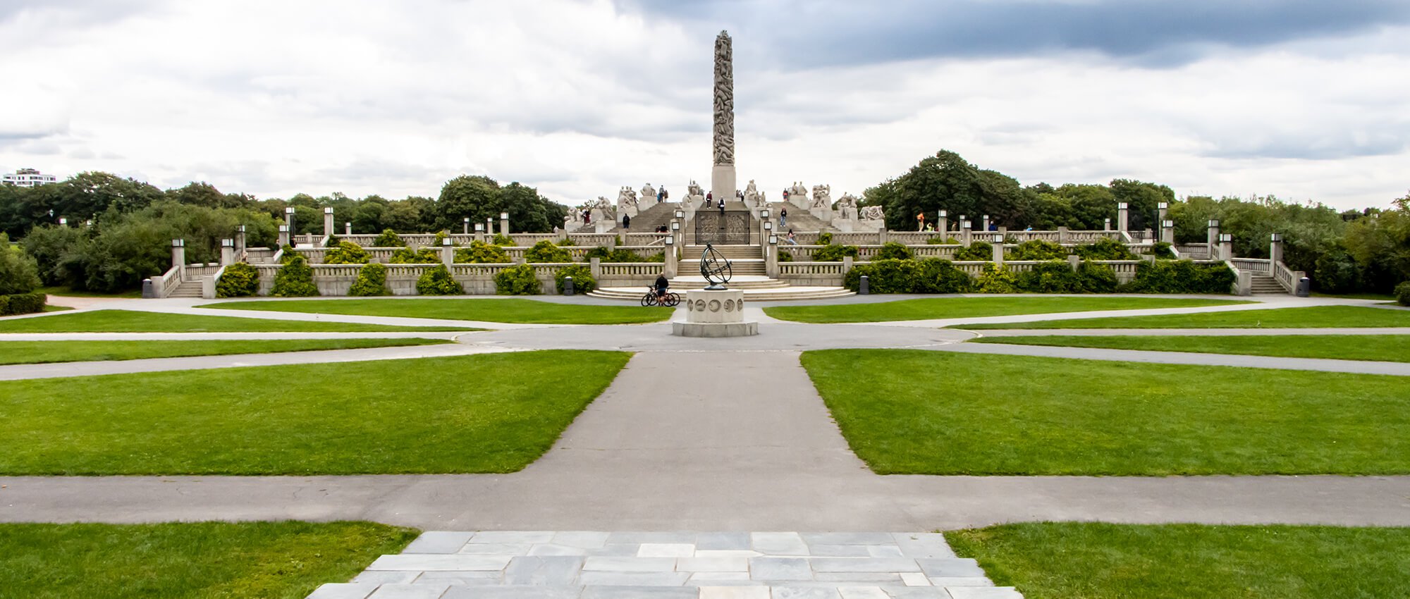 Workation in Norwegen, Viggelandpark, Skulpturenpark Ansicht Obelisk