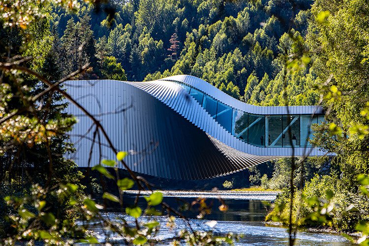 Workation in Norwegen, Besuch des Geländes Kistefos mit Skulpturenpark und Gebäude der Galerie „The Twist"
